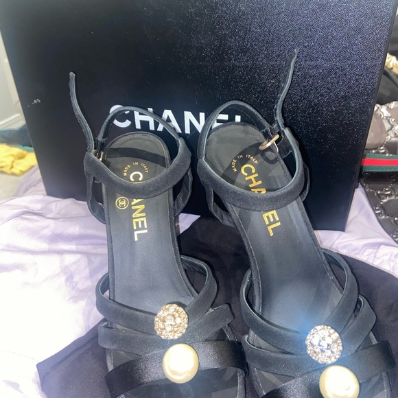 Chanel heels - Picture 3 of 5